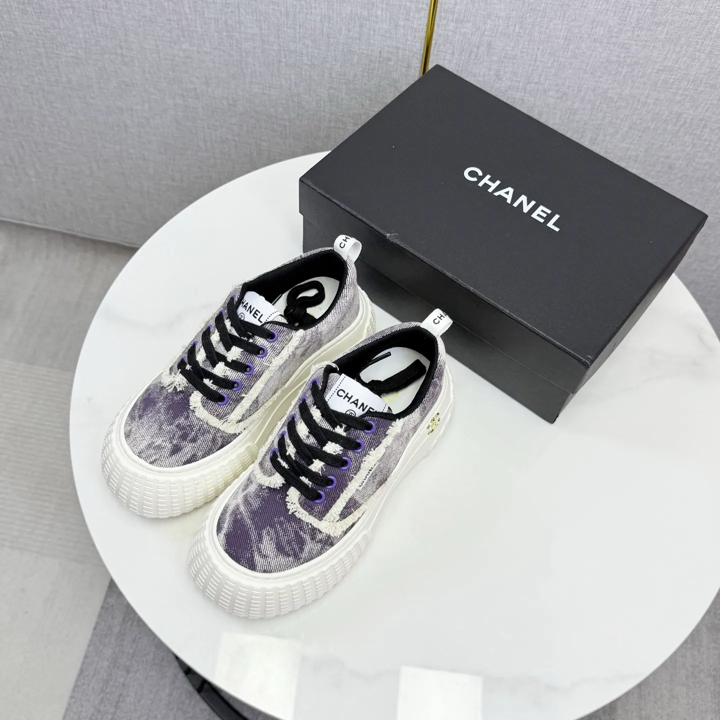 💕💕Factory direct selling price p640💕💕 Chanel Panda Shoes! 2025 counter's top casual sports shoes, this classic design; the upper is in the style of electric embroidery with various techniques; the outsole is fashionable and sporty; the unusual inclusion of a variety of color matching elements... The diversified mix and match is very good-looking and versatile, and can be used for leisure, fashion, sports, and outdoor... ꫛꫀꪝ Go➫ Materials: ❶Upper made of: original imported first-layer silk cowhide + original version waterproof cloth + original first-layer cowhide ❷Inner lining: Original Yangli+wang ❸ Outsole based on: Original TPU combination outsole Counter boutique packaging complete set for women 35–41